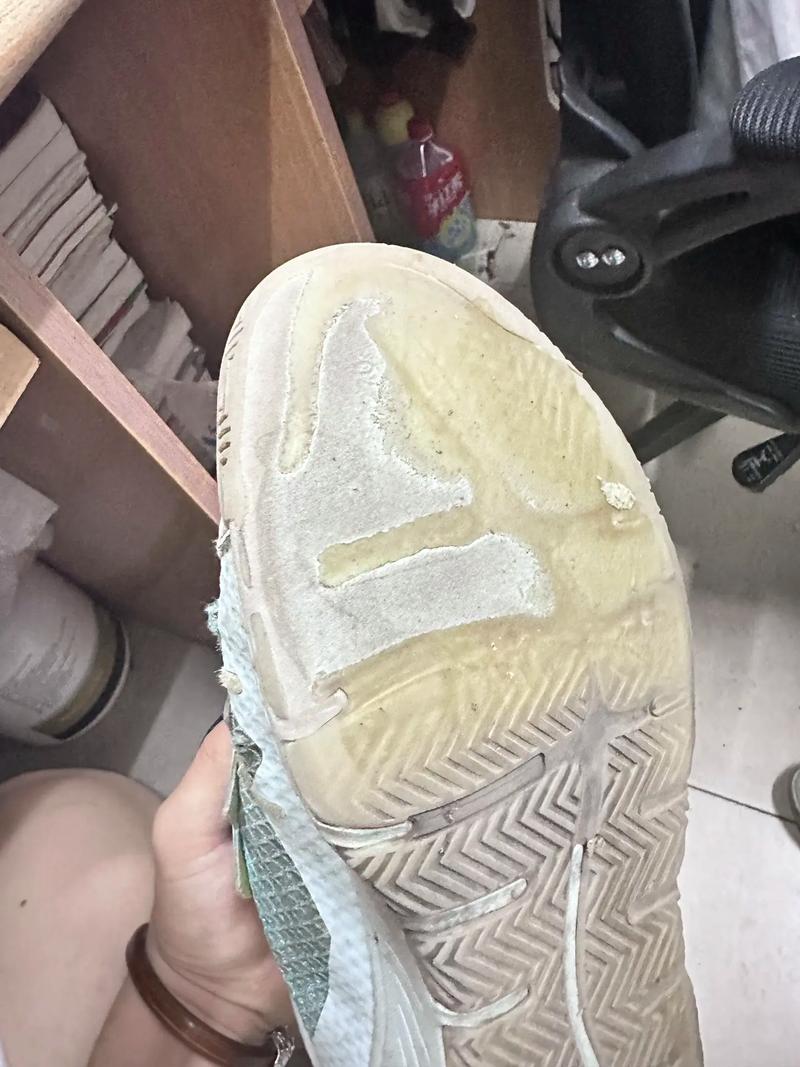 鞋底打滑怎么办,鞋底打滑怎么办教你几招轻松搞定鞋底打滑(2024头条知乎已更新)-第4张图片-书同文历史百科 鞋底打滑怎么办,鞋底打滑怎么办教你几招轻松搞定鞋底打滑(2024头条知乎已更新)-第4张图片-书同文历史百科